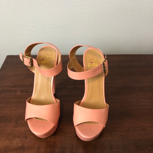 Delicious platform 5.75” heel light coral size 6/6.5 - Picture 3 of 10